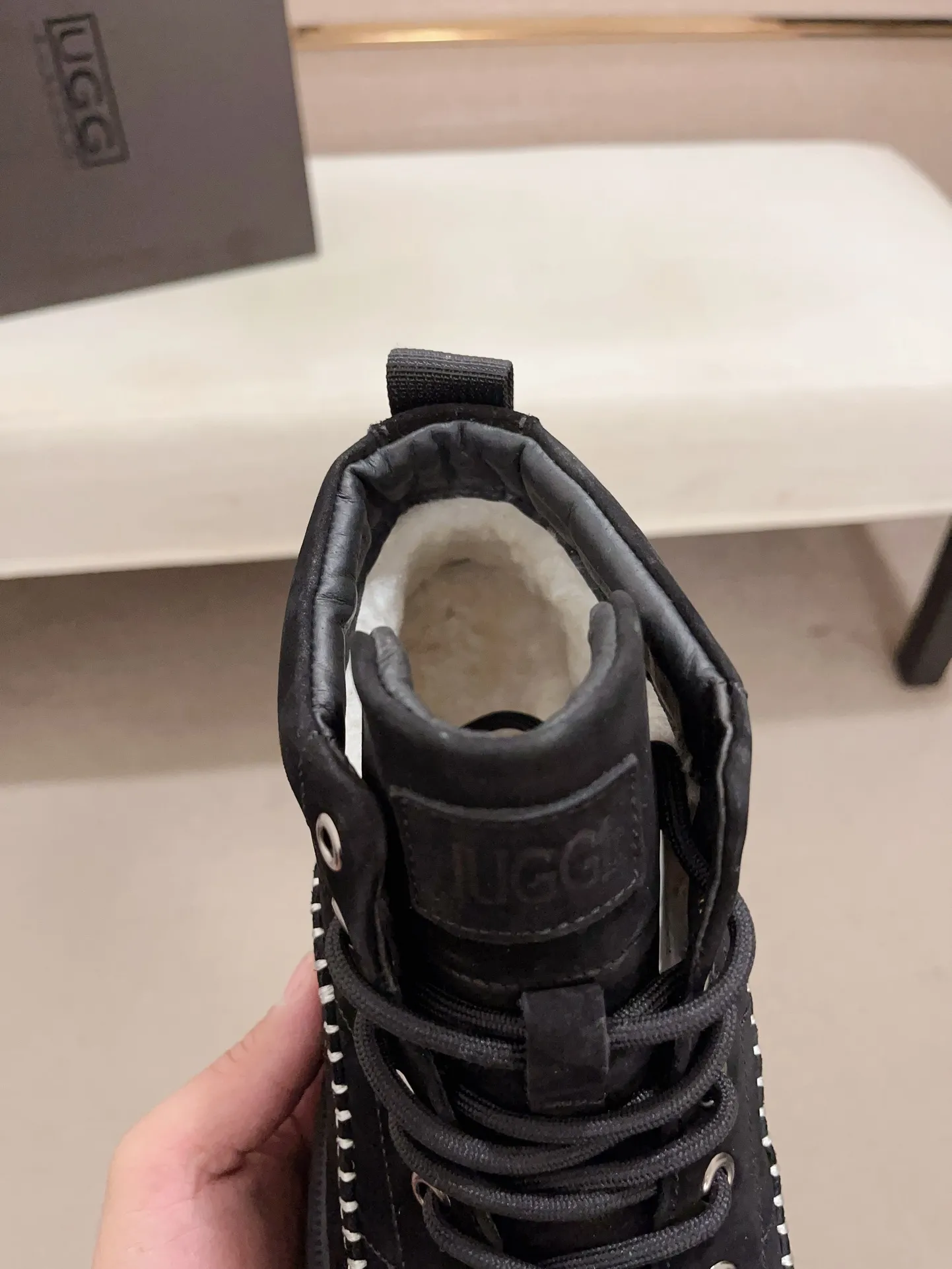 Factory price: 760💰North American men's shoes Ugg ☃️In the special sale of new high-quality men's shoes snow boots in autumn and winter, the nemesis of extreme cold weather! Made of cowhide leather, merino wool lining, and original outsole, whether driving, outdoor or daily wear, there is always one that suits you! Code number 39-44